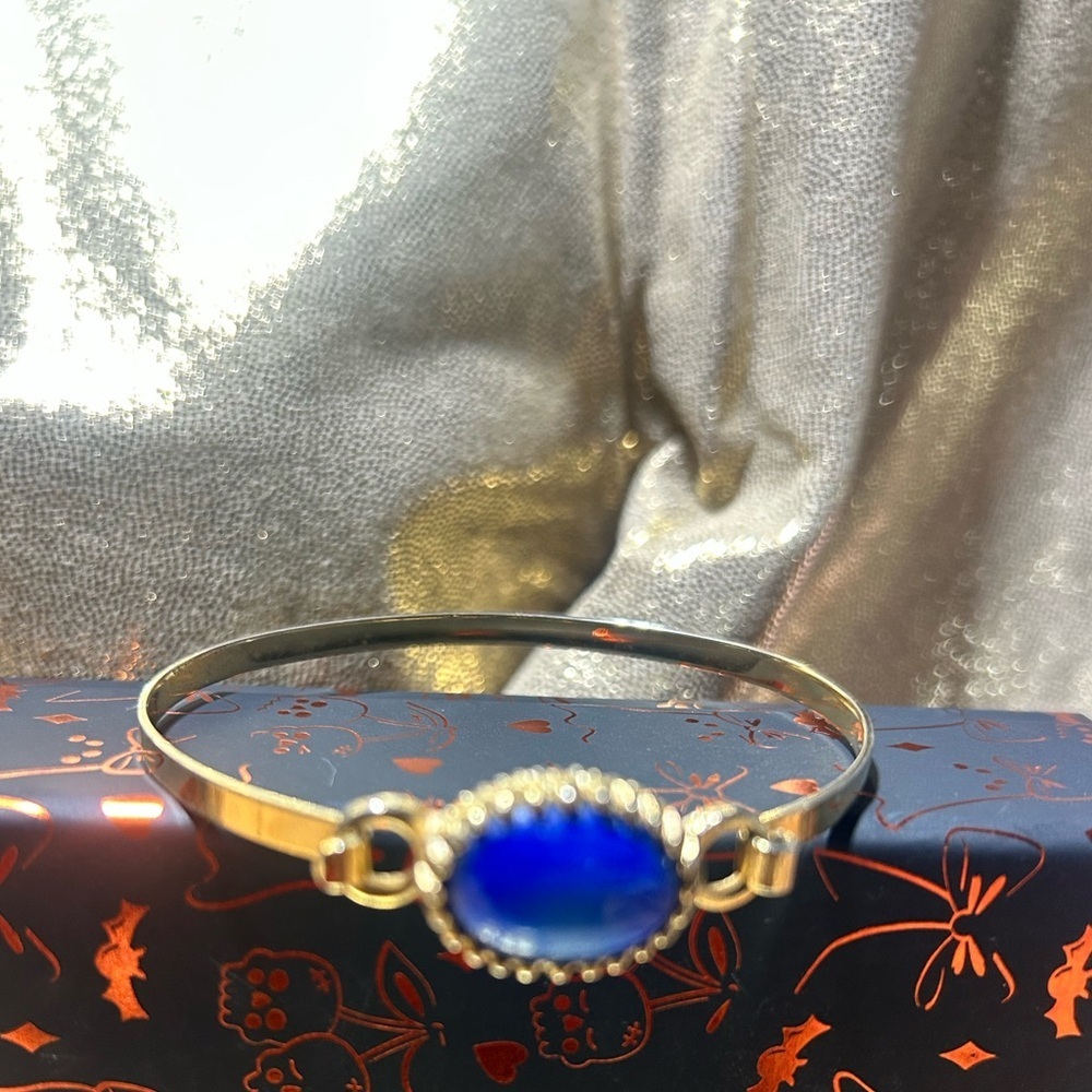 Vintage Avon Gold Bracelet 1970’s blue Cabochon Stone - Picture 4 of 4